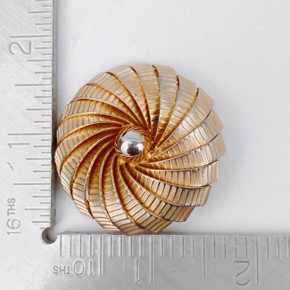 Vintage Mid Century Gold Tone Swirl Brooch Textured Layered Modernist Spiral Pin - Picture 15 of 16